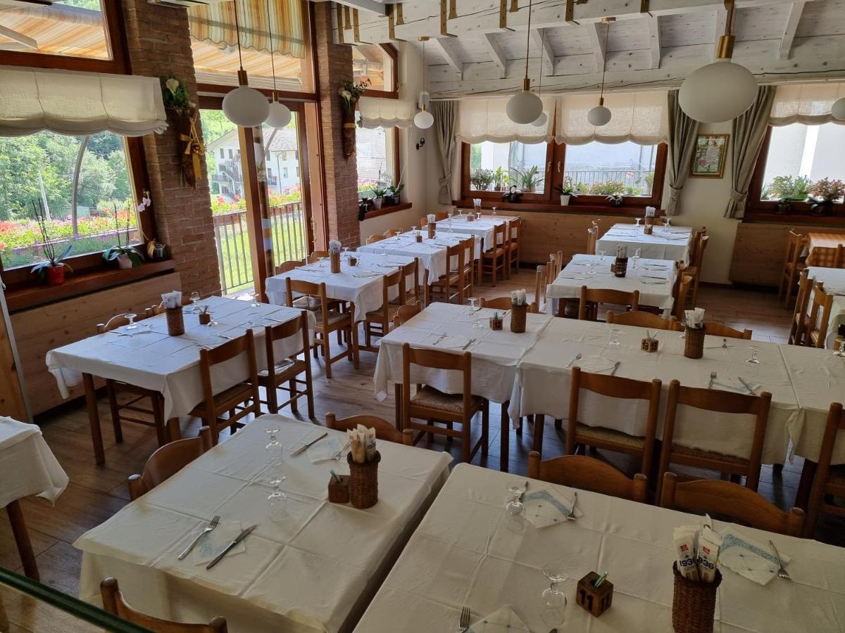 Trattoria Albergo all'Alpino Posina Esterno foto